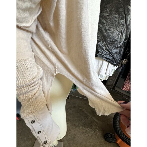 Free People Medium Catch The Light Tee Beige Cream Sleeve Detail button Thermal - Picture 5 of 13